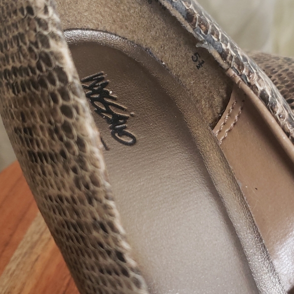 SALE 🖤👠 Snake Print Heels - Picture 6 of 7